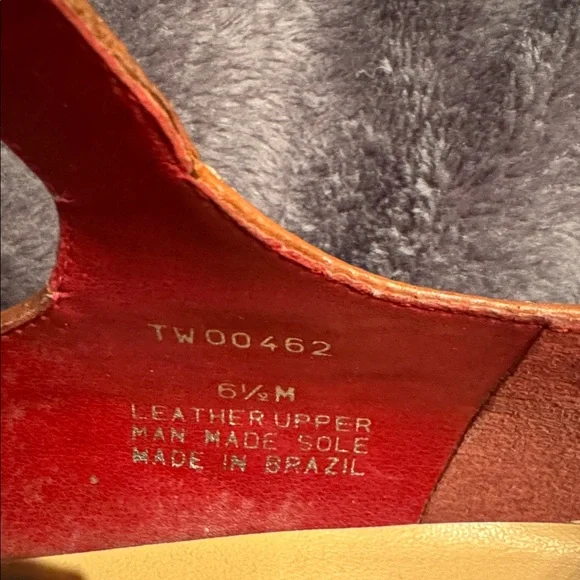 Tommy Hilfiger leather Mary Jane pumps. - Picture 7 of 7